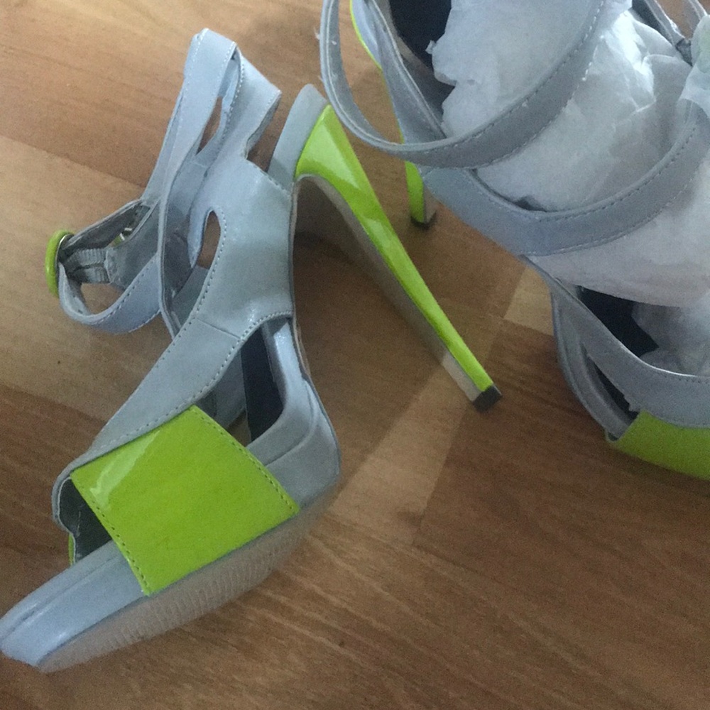 High heels - Picture 2 of 2